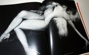 Photo de Pamela Anderson dans le magazine Purple