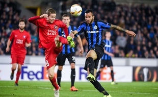Leandro Pereira et le FC Bruges (à droite) vont être sacrés champions de Belgique après l'annonce de l'arrêt du championnat à cause du coronavirus.