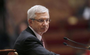 Le président de l'Assemblée nationale Claude Bartolone, à son pupitre, le 9 avril 2014
