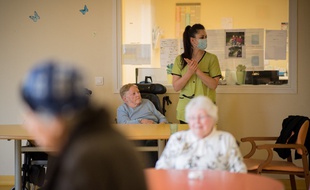 Les visites dans les Ehpad sont temporairement suspendues à cause du coronavirus, le 11 mars 2020.