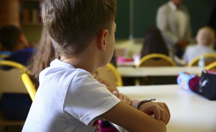Un élève dans une école élémentaire.
