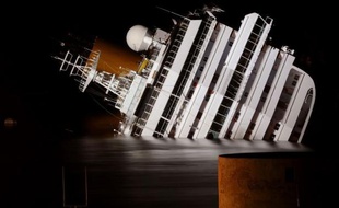 Les sauveteurs italiens devraient reprendre leur exploration à la recherche de disparus jeudi de l'épave du Costa Concordia qui s'est stabilisée devant l'île du Giglio après avoir légèrement bougé mercredi, tandis que les préparatifs du pompage du carburant s'intensifient.