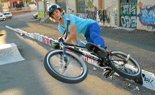 Anthony Jeanjean dans son élément sur les modules du parc.