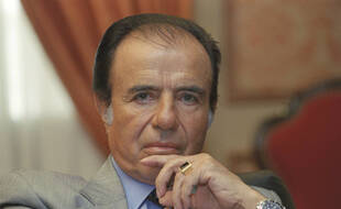 Carlos Menem en 1997 alors qu'il était président de l'Argentine.
