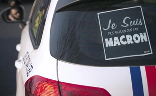 Opération escargot des auto-écoles le 6 février 2015 à Paris pour manifester contre la réforme du permis de conduire