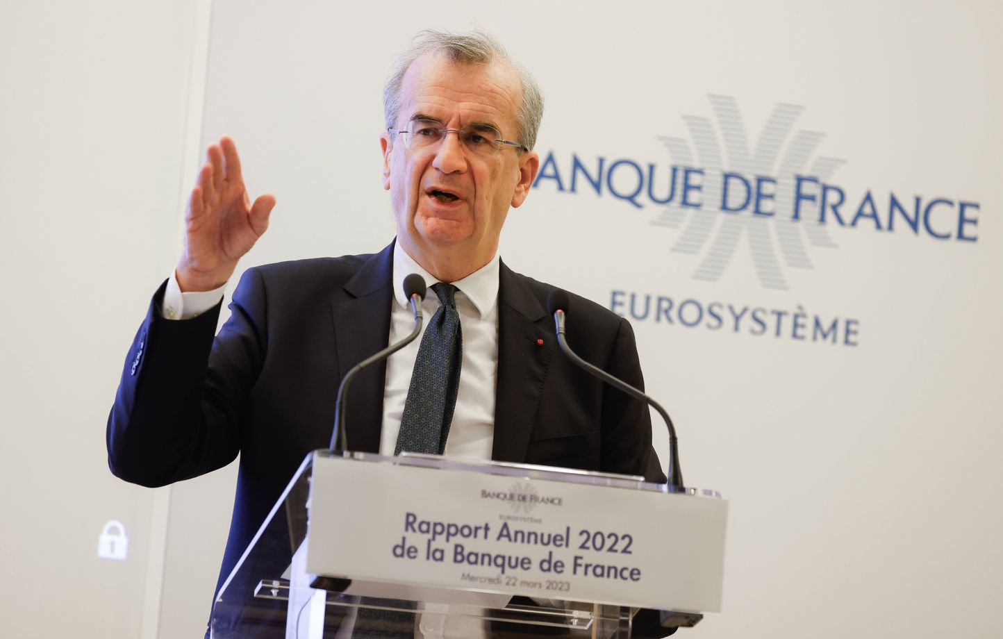 The governor of the Banque de France attacks the government over its spending