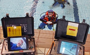 Scène de crime reconstituée dans la piscine villeneuvoise de Babylone.