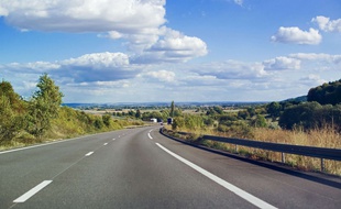 Illustration: une autoroute en France.