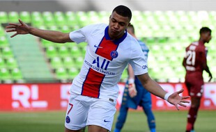 Mbappé plante d'entrée face à Metz, le 24 avril 2021.