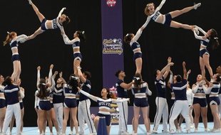 Les Wolves de Toulouse, champions de France de cheerleading à Eaubonne dans le Val-d'Oise, le 1er juin 2019.