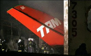 Quatre enquêteurs européens et cinq experts d'Airbus ont été envoyés à Sao Paulo pour participer à l'enquête sur les causes du crash ont indiqué mercredi l'avionneur et le Bureau français d'Enquêtes et analyses (BEA).