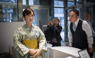 ChihiraAico, première hôtesse androïde, à Tokyo, en avril 2015.