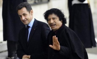 En France, le président Nicolas Sarkozy avait rejeté les critiques, expliquant qu'il fallait "parler à tout le monde", encourager la marche de la Libye vers la "respectabilité", et évoquant des retombées commerciales de plus de 10 milliards d'euros.