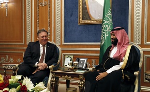 Le secrétaire d'Etat américain, Mike Pompeo et le prince héritier saoudien Mohammed ben Salmane, à Ryad, le 16 octobre 2018.