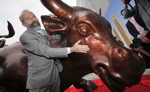 Arturo Di Modica et son « Charging Bull »