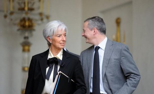 La ministre de l'Economie Christine Lagarde a affirmé lundi sur France Info que le nouveau gouvernement Fillon était "totalement révolutionnaire", avec un "tour complet à 36O degrés" marqué par un retour "à l'impératif de la solidité (et) du professionnalisme".