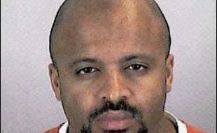 Le Français Zacarias Moussaoui, seul prévenu dans le procès aux Etats-Unis sur les attentats du 11-Septembre, a renié mardi sa nationalité, insulté les Etats-Unis et amené la juge à l'expulser, après lui avoir dit qu'il était son "pire ennemi".