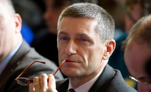 Le directeur général de la police nationale, Frédéric Péchenard, entendu comme témoin assisté en octobre 2010 dans l'enquête sur l'espionnage des journalistes du Monde, a affirmé mercredi sur Europe 1 que demander des "fadettes" n'était "en soi" "pas illégal".