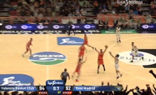 Sergio Llul a inscrit un panier à trois points d'anthologie lors du match entre le Real Madrid et Valence le 28 février 2016.