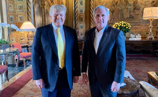 Donald Trump et Kevin McCarthy, à Mar-a-Lago, le 28 janvier 2021.