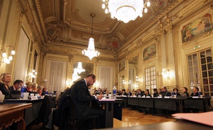 Le grand salon de l'Hôtel de ville où se tient le conseil municipal de Rennes.