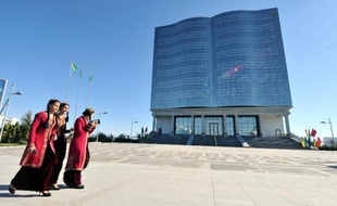 Le Turkménistan a autorisé pour la première fois depuis la chute de l'URSS l'ouverture d'une ambassade israélienne à Achkhabad, capitale de ce pays riche en hydrocarbures et voisin de l'Iran, a rapporté jeudi le quotidien d'Etat.