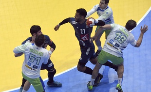 Adrien Dipanda pris par la défense slovène, jeudi 26 janvier.