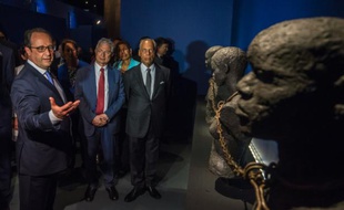 François Hollande lors de l'inauguration du Mémorial ACTe, musée consacré à l'esclavage, à Pointe-à-Pitre le 10 mai 2015