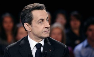 L'impôt minimum sur les grands groupes promis par Nicolas Sarkozy en cas de réélection à l'Elysée viserait le chiffre d'affaires mondial des sociétés déjà soumises à la taxe sur les transactions financières, a déclaré mercredi à l'AFP son équipe de campagne.