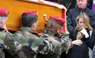 Caroline Chennouf lors des obsèques de son époux Abel Chennouf, assassiné en mars 2012 par Mohamed Merah