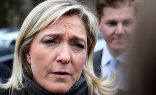 La présidente du Front national Marine Le Pen a dénoncé samedi le "démantèlement" de la Direction générale de la concurrence, de la consommation et de la répression des fraudes (DGCCRF) au moment où se multiplient les scandales sanitaires et alimentaires.