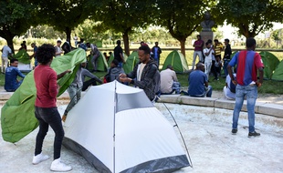 Installation de migrants square Daviais à Nantes, le 3 juillet 2019.