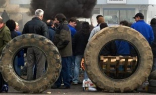 Les deux cadres séquestrés depuis jeudi matin à l'usine Kléber de Toul (Meurthe-et-Moselle), que Michelin va fermer l'an prochain, ont été relâchés dimanche vers 14H00 et ont quitté le site, a constaté une correspondante de l'AFP.