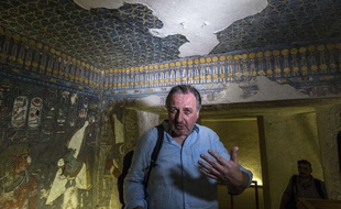 L'égyptologue britannique Nicholas Reeves, le 28 septembre 2015, lors d'une conférence de presse dans la Vallée des rois, près de Louxor.