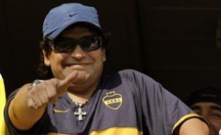 Diego Maradona estime que les deux meilleurs joueurs du monde actuellement sont le Brésilien Ronaldinho et l'Argentin Lionel Messi, suivi de l'Anglais Wayne Rooney, et considère que le Ballon d'or 2007 Kaka, élu dimanche, est "un peu en retrait".