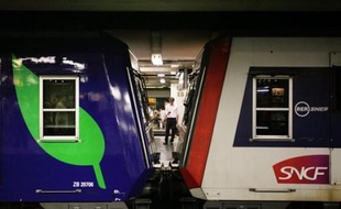 Les employeurs de tout l'Hexagone devront prendre en charge la moitié du coût des titres de transport en commun de leurs salariés sur le trajet domicile-travail dès ce mois, selon un décret paru au Journal officiel, mais le défraiement des coûts d'essence personnels reste facultatif.