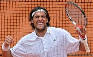 Le Français Jérémy Chardy, 145e mondial, a réussi l'exploit de battre David Nalbandian, 7e mondial, pour atteindre le troisième tour de Roland-Garros, grâce à un succès en cinq sets 3-6, 4-6, 6-2, 6-1, 6-2 jeudi.