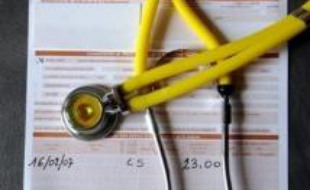 Les dépenses de santé ont atteint 206,5 milliards d'euros en France en 2007, une année marquée par l'accélération des dépenses en soins et médicaments, la France conservant son troisième rang des pays de l'OCDE les plus dépensiers en la matière.