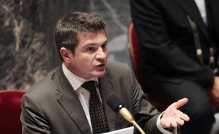 Le secrétaire d'Etat au Logement, Benoist Apparu, a estimé vendredi à Soyaux (Charente) que le fait que le logement s'invite dans la campagne présidentielle constituait une "excellente nouvelle", défendant le bilan du gouvernement sur cette question.