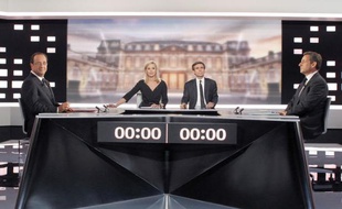 Nicolas Sarkozy et François Hollande se sont livrés durant leur débats à de multiples batailles de chiffres, chacun jouant de sa maîtrise des dossiers pour présenter les statistiques dans le sens favorable à ses thèses.
