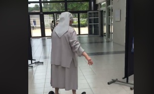 Soeur Fabienne a voté en hoverboard