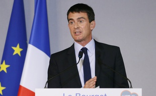 French Prime Minister Manuel Valls gives a speech during a visit at the World Nuclear Exhibition (WNE), on October 15, 2014 in Le Bourget, outside Paris. AFP PHOTO / PATRICK KOVARIK