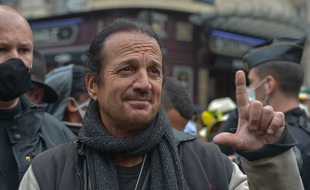 Francis Lalanne, figure des personnalités antivax