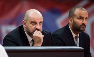 TJ Parker, ici en tant qu'assistant de Zvezdan Mitrovic, lors d'un match d'Euroligue à Belgrade en novembre dernier.