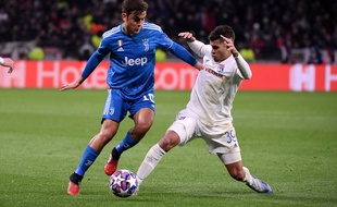 Bruno Guimaraes, qui intervient ici devant Paulo Dybala, a été l'une des principales satisfactions lyonnaises lors la grosse performance collective contre la Juve.