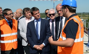 French Prime Minister Manuel Valls (C) visits the construction site of the viaduct of Dordogne in Saint-Romain-la-Viree on September 1, 2014. The viaduct of Dordogne is the high speed railway's longest structure and is expected to make way for a line that will link Paris to Bordeaux in just two hours and five minutes by the summer of 2017. AFP PHOTO/MEHDI FEDOUACH