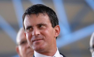 Rentré précipitamment des Antilles, Manuel Valls, vivement critiqué jusque dans son camp après l'expulsion controversée de la collégienne Leonarda Dibrani, devait tenter ce week-end de mettre fin à l'onde de choc provoquée par cette affaire.