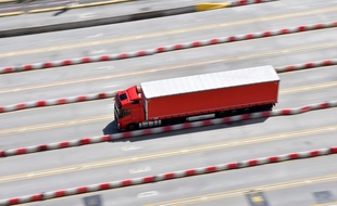 Un camion de frêt au port de Douvres (photo d'illustration)