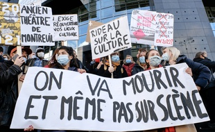 Une manifestation contre la prolongation de la fermeture des lieux culturels, le 15 décembre à Paris.