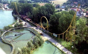 Vue aérienne d'un parc Walibi.